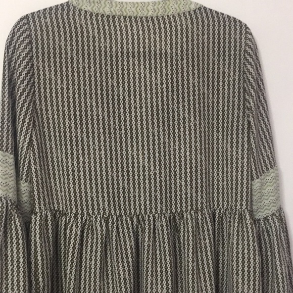 Du Jour Women’s Bell Sleeves Blouse - Picture 6 of 9